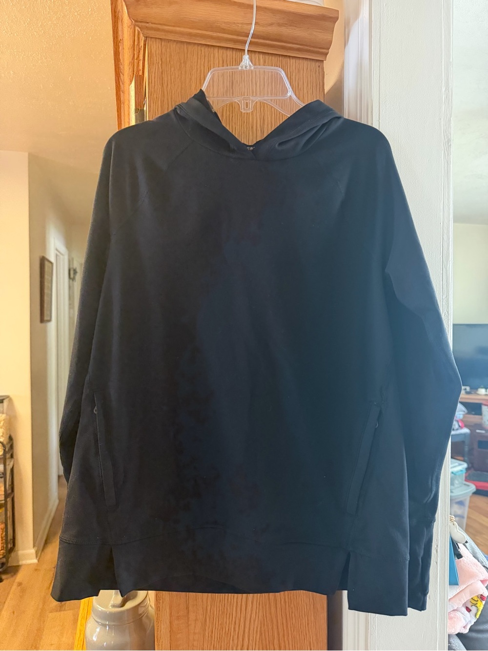 Aerie Offline Women’s Black Hooded Pullover with side zipper pockets - Size XXS